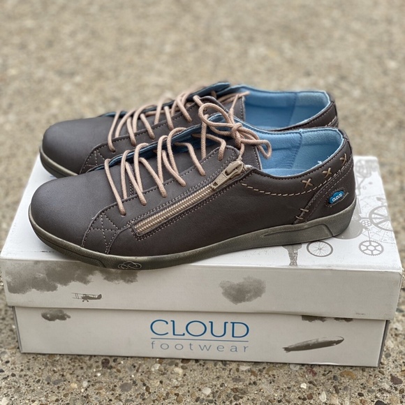 Cloud Aika Zip Sneaker - Picture 2 of 10